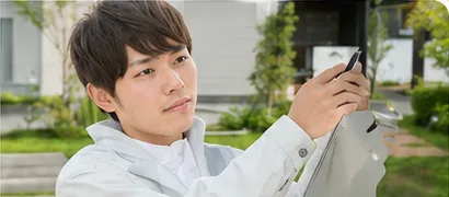 現地確認をするスタッフ